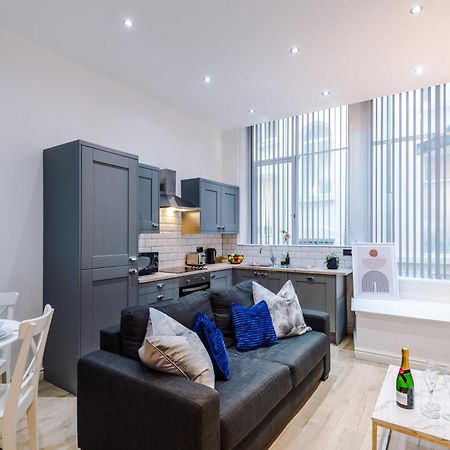 Modern 2-Bedroom Apt In The Heart Of City Centre リヴァプール エクステリア 写真