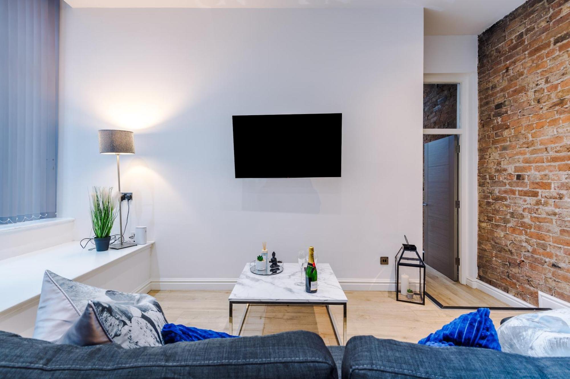 Modern 2-Bedroom Apt In The Heart Of City Centre リヴァプール エクステリア 写真