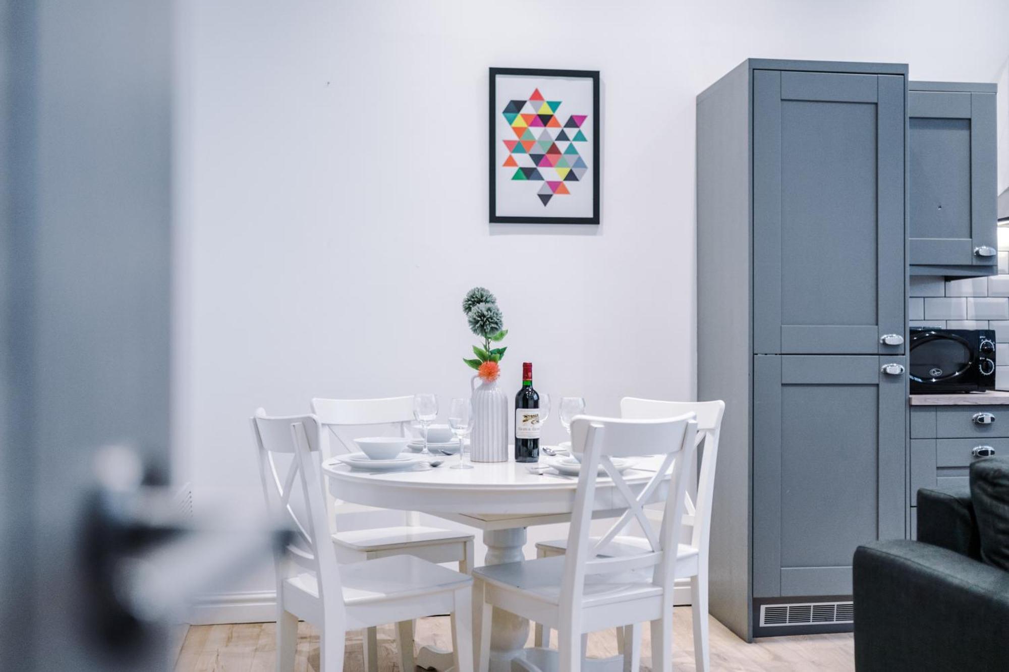 Modern 2-Bedroom Apt In The Heart Of City Centre リヴァプール エクステリア 写真