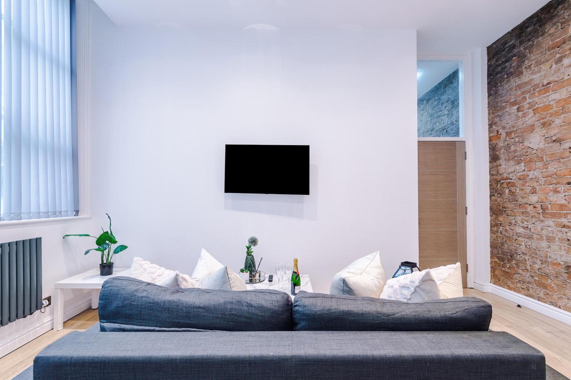 Modern 2-Bedroom Apt In The Heart Of City Centre リヴァプール エクステリア 写真