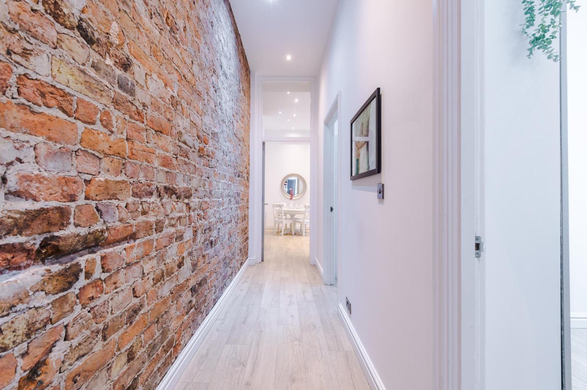 Modern 2-Bedroom Apt In The Heart Of City Centre リヴァプール エクステリア 写真